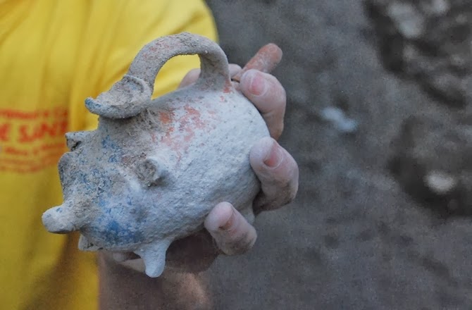 Ancient pig-shaped baby bottle found in Italy