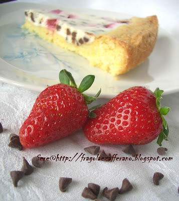 crostata di ricotta con fragole e gocce di cioccolato