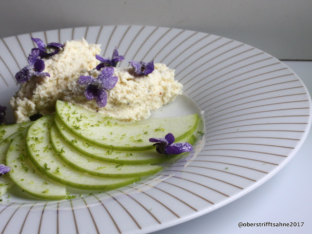 Mousse mit Mohn und Marzipan