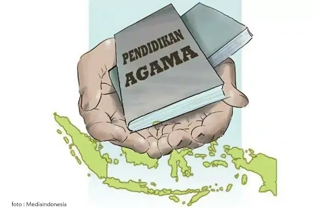 Agama adalah kebutuhan azasi setiap orang. Agama harus ditanamkan sejak usia dini, agar terus mengakar kuat dalam jiwa anak. Agama harus terus diajarkan di sekolah, di rumah, di masyarakat di manapun berada. Agama harus menancap dan terus diamalkan di segala aktivitas.