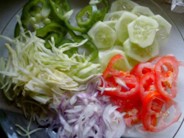 Onion, Tomato, Cabbage, Capsicum, salad