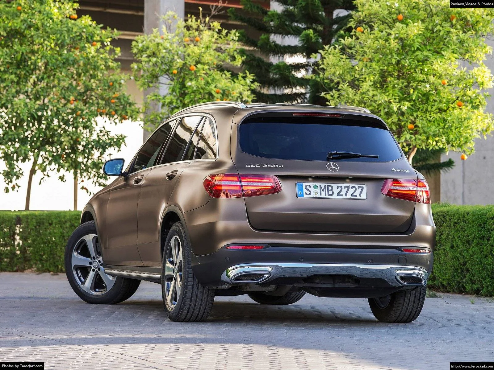 Hình ảnh xe ô tô Mercedes-Benz GLC 2016 & nội ngoại thất