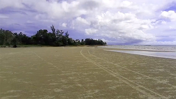 Lokasi Dataran Pasir yang Landai di Pantai Jambat Kendawangan