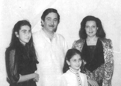 Kareena and Karishma Kapoor with her parents Randhir Kapoor and Babita 