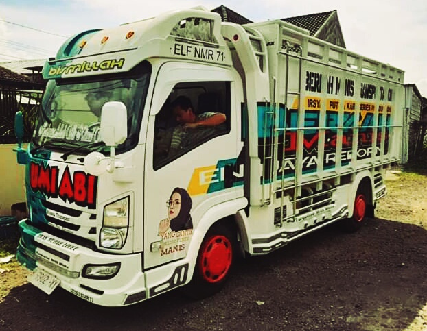 Modifikasi Truck Isuzu Elf NMR71 HD Giga  dengan Full 