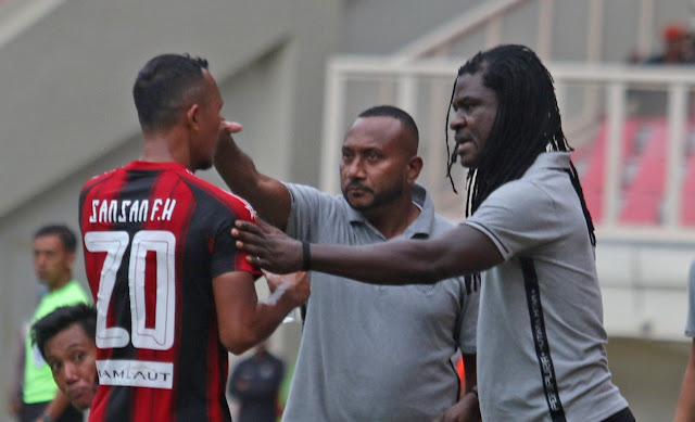 Pengaruhi Persipura, Yan Mandenas Minta Kepastian Nasip Liga 2