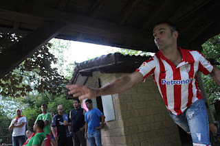 Bolos a cachete en las fiestas de El Regato