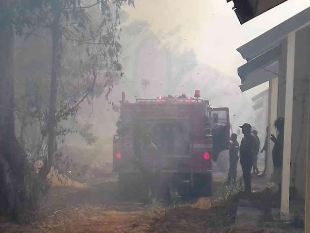 Damkar MTB Padamkan Kebakaran Lahan di Perumahan Lauran