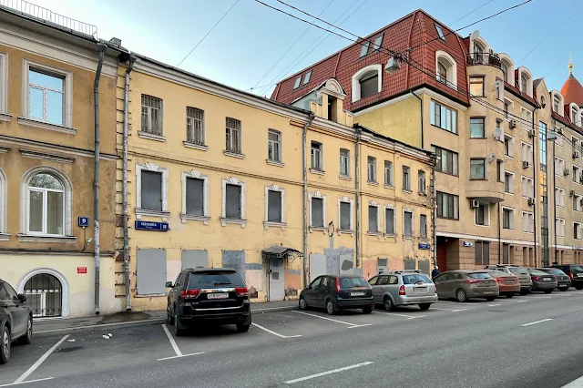 улица Щепкина, бывший жилой дом содержателя медного и штамповального заведений Павла Бажинова (построен в 1898 году)