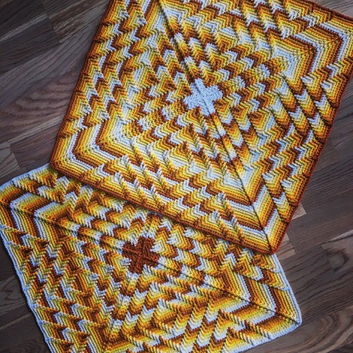 The Nomad by Fate cushion - Free Pattern 