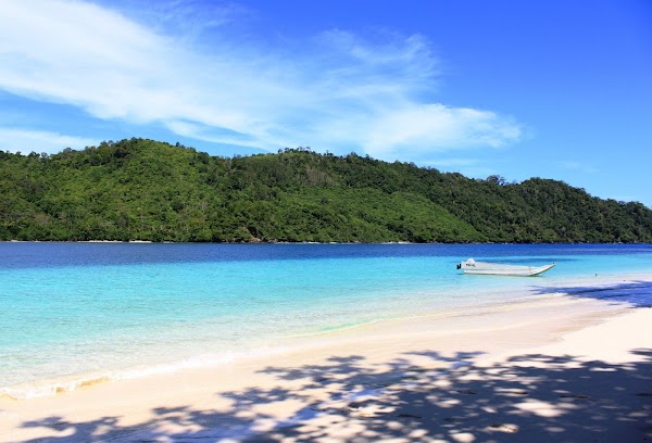 Keindahan Pantai Pasir Putih Lampung