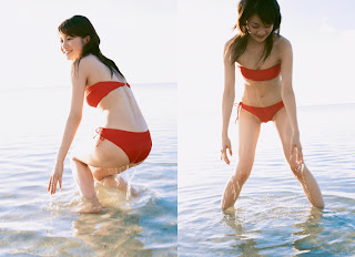 Ai Takabe Japanese Sexy Voice Actress Sexy Red Swimsuit Photo On The Beach 6