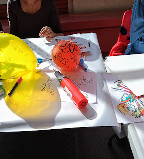 Atelier monotypes ballons sous verrière Musée Georges Sonneville Gradignan