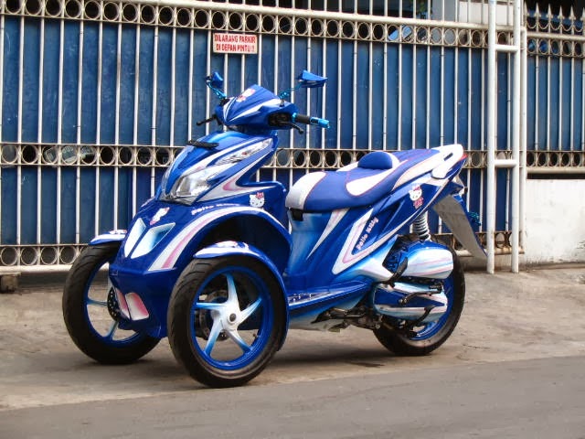 Ngecat MOTOR Vario Techno 125 Roda tiga HELLO KITTY 