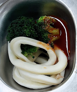 Boiled squid and broccoli with vinegared red pepper paste