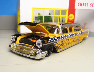 M2 Machines 2016 New York Toy Fair 1957 Chevrolet Bel Air stretch rods taxi