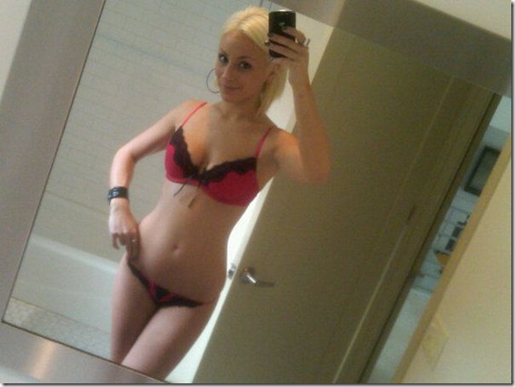 Lexi-Swallow-hot-self-camera-5