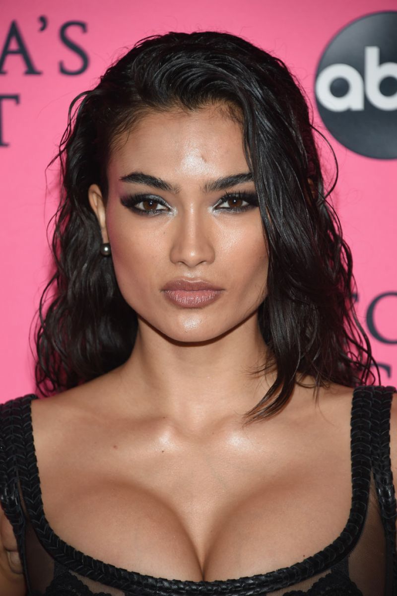 Kelly Gale best red carpet dresses photos