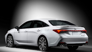 Look this TOYOTA AVALON 2019