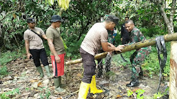  Atasi Kesulitan Masyarakat Di Perbatasan Papua, Satgas Yonif 126/KC Bantu Warga Perbaiki Pipa Air