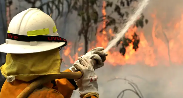 Lección de dignidad y humanidad de un cabo de bomberos a Orgullo Nacional España