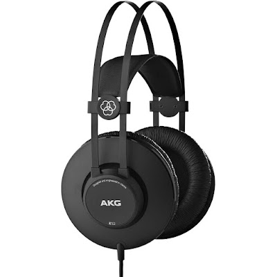 AKG K52