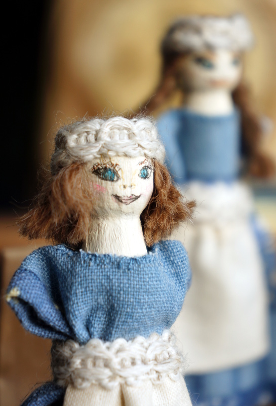 Peg doll kitchen maids {tettidesign}