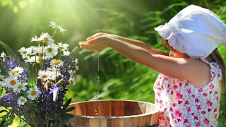 Cute Little Girl Playing With Water Drops And Flowers HD Wallpaper