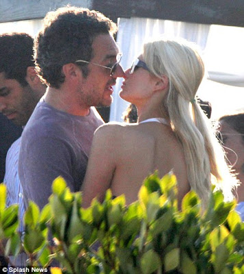 Paris Hilton caught kissing Hangover director Todd Phillips