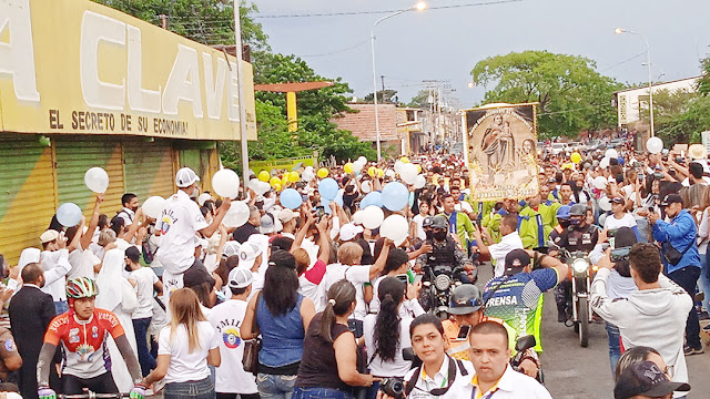 LLEGADA SAGRADO LIENZO DE NUESTRA SEÑORA DEL ROSARIO DE CHIQUINQUIRÁ DE AREGUE A CARORA