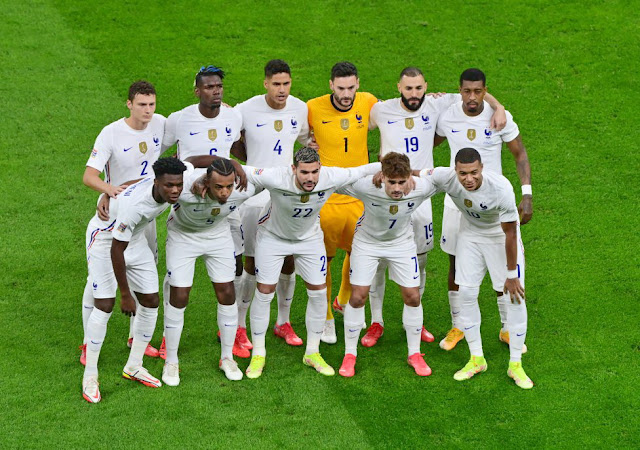 SELECCIÓN DE FRANCIA. Temporada 2021-22. Benjamin Pavard, Paul Pogba, Raphaël Varane, Hugo Lloris, Karim Benzema, Presenll Kimpembe. Aurelien Tchouaméni, Jules Koundé, Theo Hernández, Antoine Griezmann, Kylian Mbappé. SELECCIÓN DE ESPAÑA 1 SELECCIÓN DE FRANCIA 2. 10/10/2021. Liga de Naciones de la UEFA, final. Milán, Italia, estadio de San Siro. GOLES: 1-0: 64’, Mikel Oyarzabal. 1-1: 66’, Karim Benzema. 1-2: 80’, Kylian Mbappé.