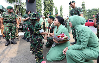 Pangkostrad Kunjungi Resimen Armed 2/1 Kostrad