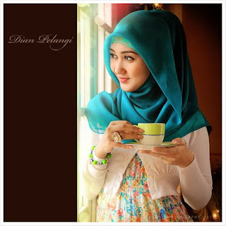 Tips Berjilbab Segi Tiga Modern
