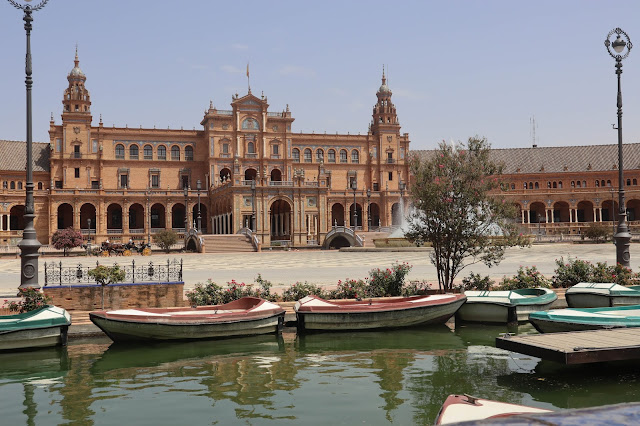Travel Guide to Seville
