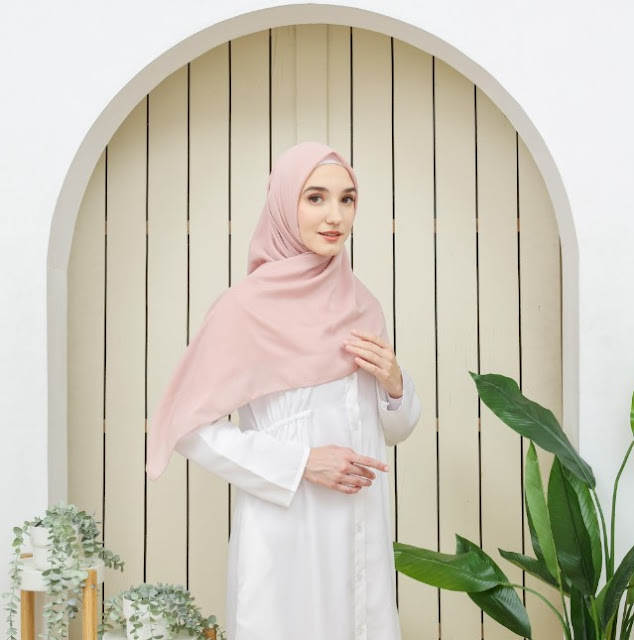 Hijab Segi Empat Polos