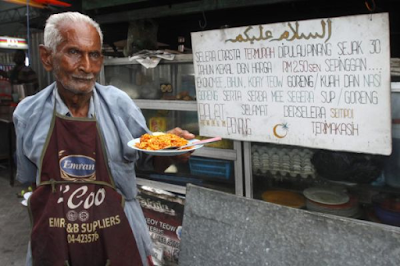 Kisah Pak Cik 92 Tahun Jual Mi Goreng RM2.50 Jadi Viral