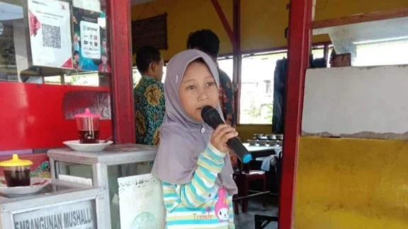 Eka Gama Putri, Pengamen Usia 8 Tahun Viral Nyanyikan Lagu Buih Jadi Permadani