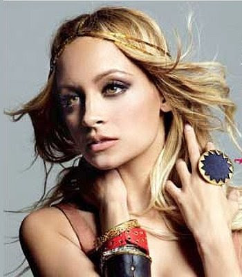 nicole richie rosary bead tattoo. nicole richie tattoos. Picture of Nicole Richie's rosary beads and cross