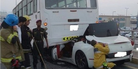 Bersinggungan dengan Maut, Si Pemilik Ferrari Selamat!