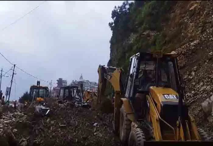 News, National, National-News, Weather, Weather-News, Himachal, Dead, Landslide, Uttarakhand, Schools Shut, Heavy Rain, Himachal: 4 dead in landslide in Uttarakhand, schools shut; heavy rain today.