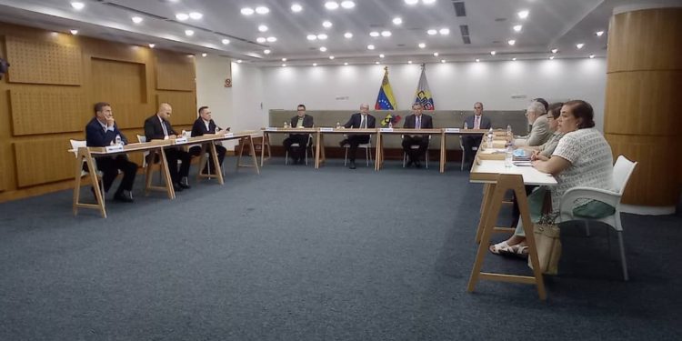Comisión de Primaria se reunió con rectores del CNE