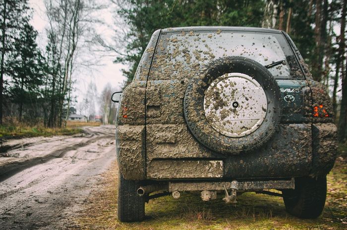 Waduh, Naik Mobil Kotor ke Jalan Raya Bakal Didenda Rp 700 Ribu, naviri.org, Naviri Magazine, naviri