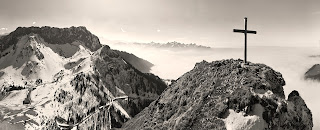 Cross on mountain - Photo by Xavier von Erlach on Unsplash