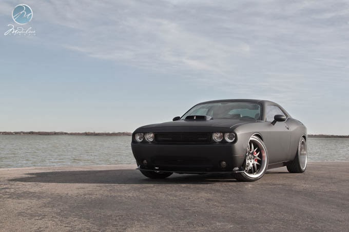 Dodge Challenger SRT-8 aro 22