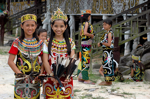 Suku Dayak Kalimantan  Termasuk Paling Unik Di Dunia 