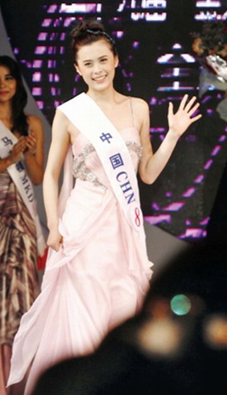 Photo: Zou Linying, China's Super Model at 15, 