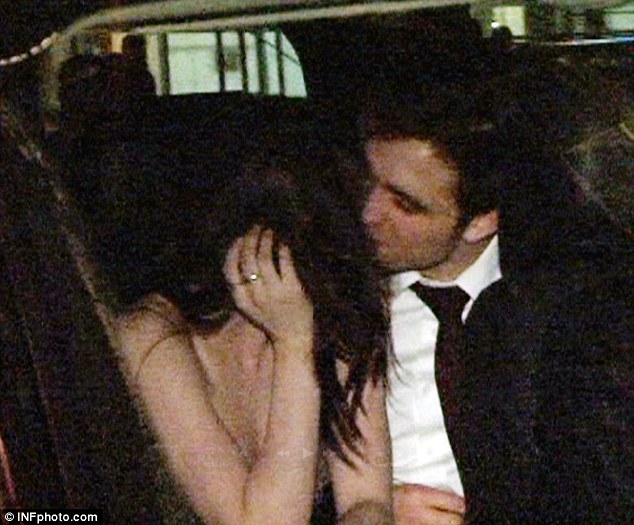 is robert pattinson and kristen stewart married. Stewart was carrying her high