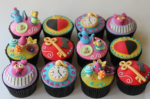 Cake decorations: Alice in Wonderland ~ Home Decorating Ideas