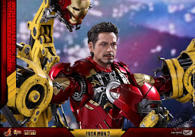 Hot Toys Iron Man 2 Mark IV with Suit-up Gantry Collectible Set