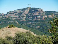 Sant Llorenç i la Roca del Corb des del caorriol que porta al Turó de la Carlina